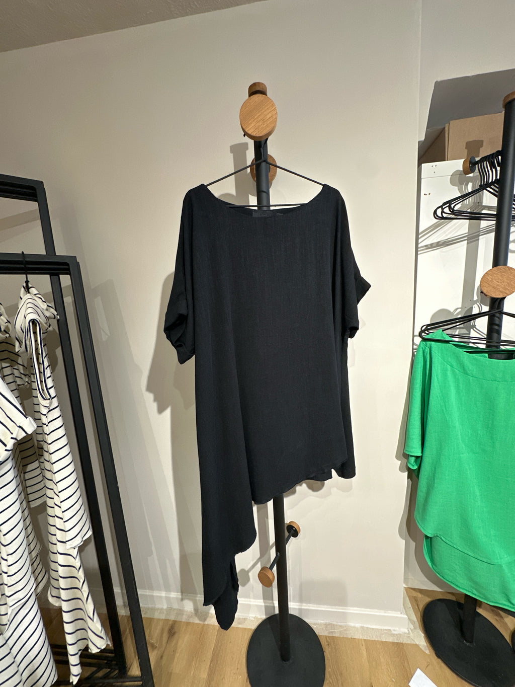 Polly T-shirt - Black Linen